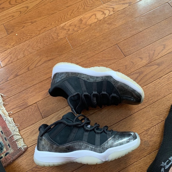 Jordan 11 Low Size 11 *WORN ONCE* - Picture 1 of 4